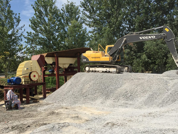 爐渣錘式破碎機客戶現場