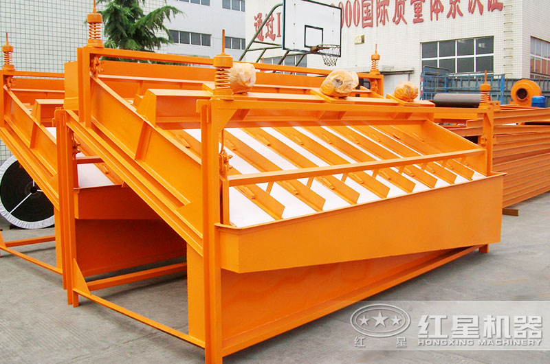 大型礦用振動(dòng)篩型號(hào)、結(jié)構(gòu)及工作原理