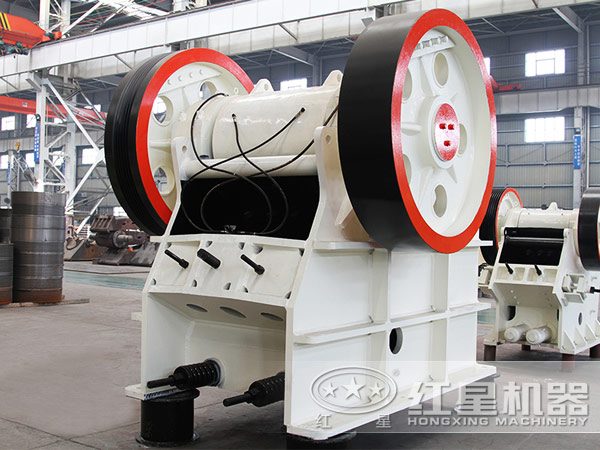 選擇鋁礦石顎式破碎機直銷商時需要注意哪些問題