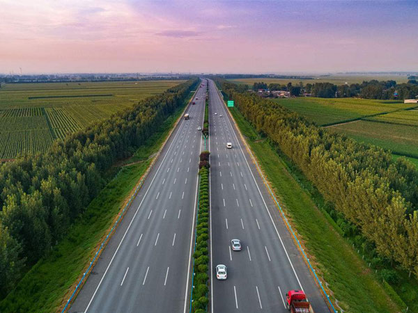 鄂式、輥式、錘式公路碎石機(jī)為高速公路建設(shè)“添磚加瓦”