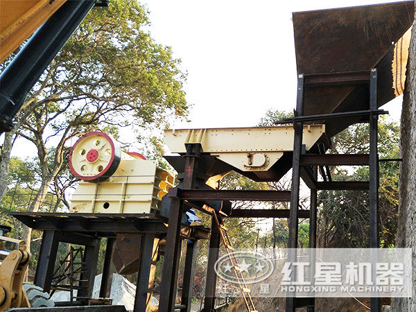 從“經(jīng)典制造” 到“車載移動” ，小型鵝卵石顎式破碎機能否扛起環(huán)保大旗