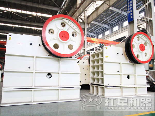 從“經(jīng)典制造” 到“車載移動” ，小型鵝卵石顎式破碎機能否扛起環(huán)保大旗