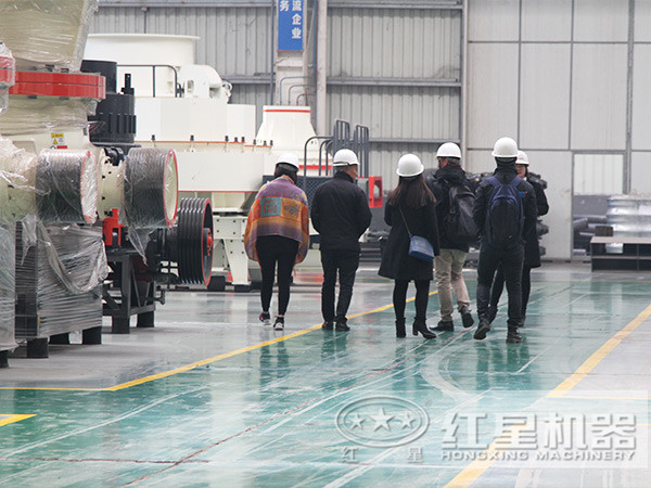 頁巖制砂機車間