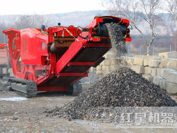 “垃圾圍城”如何破解？時(shí)產(chǎn)150-300噸履帶式建筑垃圾破碎生產(chǎn)線來助力！