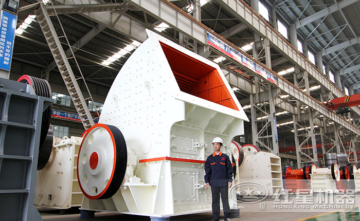 重錘式破碎機生產車間