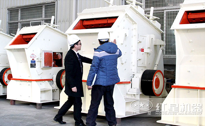 客戶參觀紅星反擊式破碎機設備