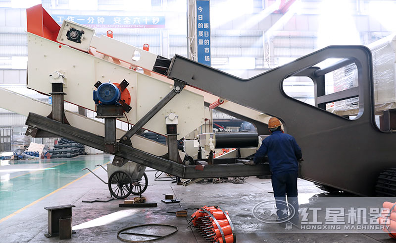 移動履帶一體式打沙機不懼艱險，上坡下溝樣樣行