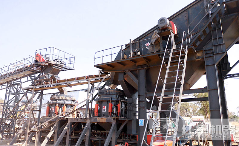 河卵石制砂生產現場