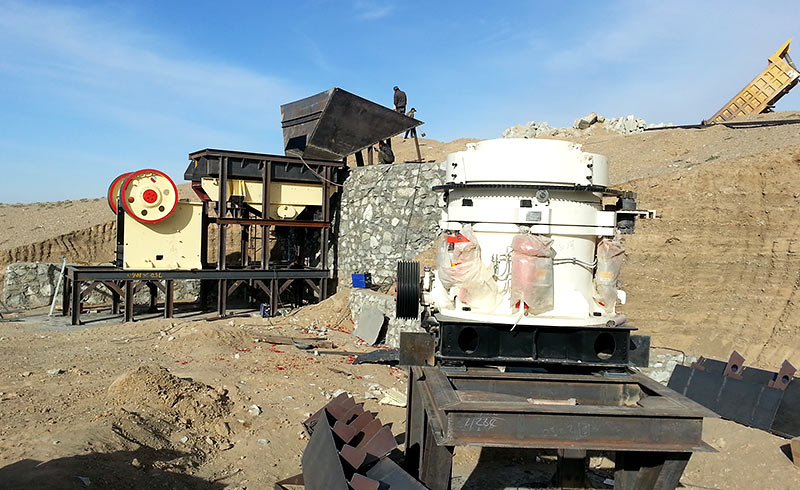 顎式破碎機(jī)+圓錐式破碎機(jī)作業(yè)現(xiàn)場(chǎng)