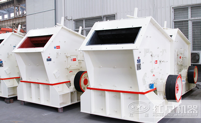 反擊式破碎機生產車間