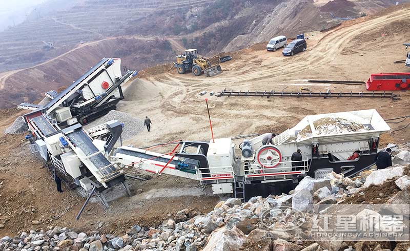 新型移動式碎石生產(chǎn)線現(xiàn)場