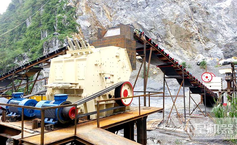 顎式破碎機(jī)+反擊式破碎機(jī)組合作業(yè)現(xiàn)場(chǎng)