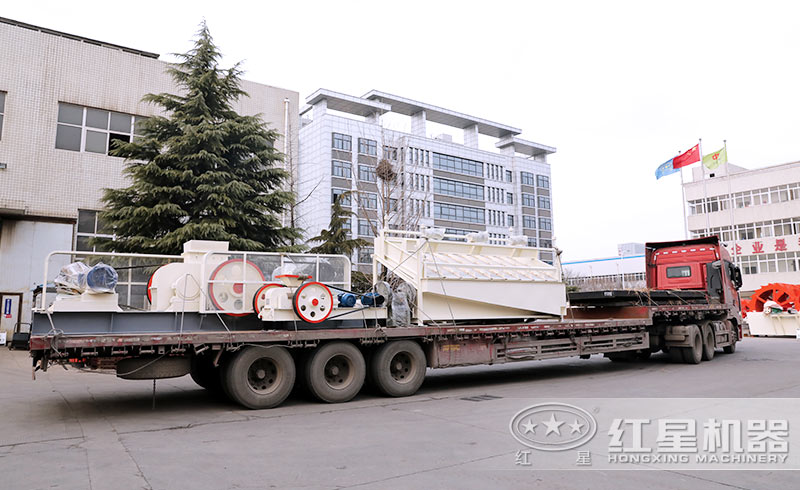 對輥式破碎機(jī)安裝現(xiàn)場