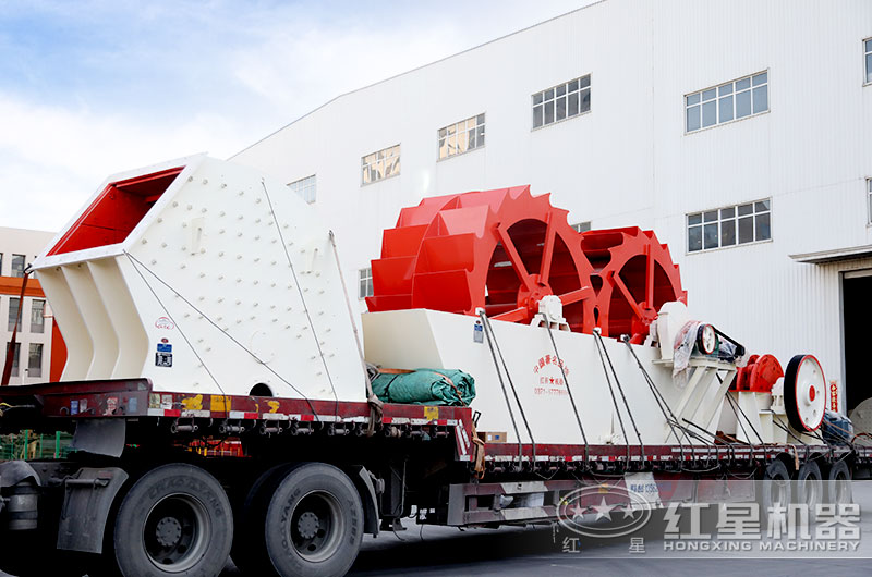 紅星錘式制砂機發貨現場