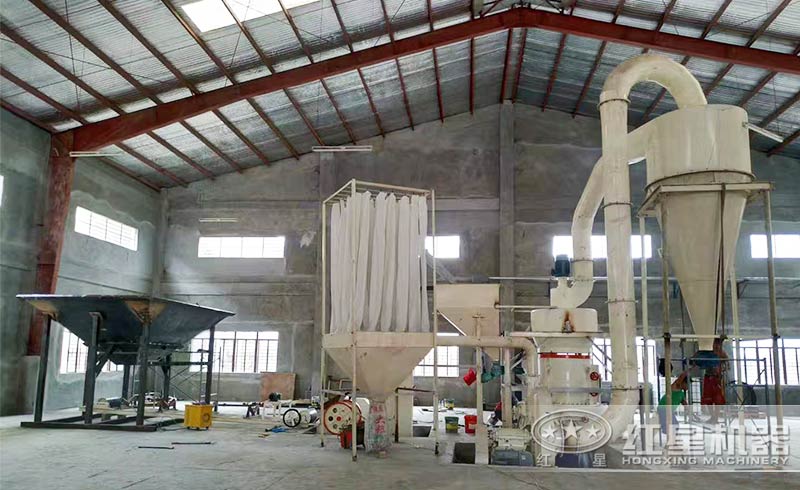 時產(chǎn)50-100噸煤矸石磨粉機實現(xiàn)環(huán)保、節(jié)能、自動化磨粉作業(yè)