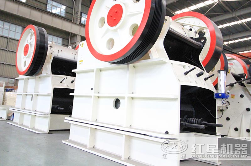 國內大型顎式破碎機推動鐵路、公路事業蓬勃發展