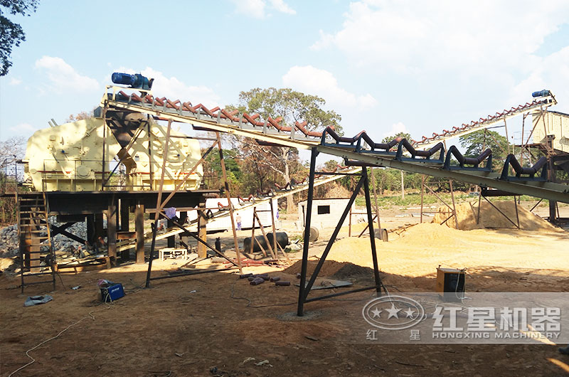 反擊式破碎機作業圖