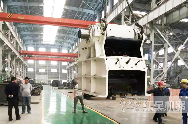 想不想知道大型石頭顎式破碎機是怎樣的？現(xiàn)場視頻和圖片來啦！