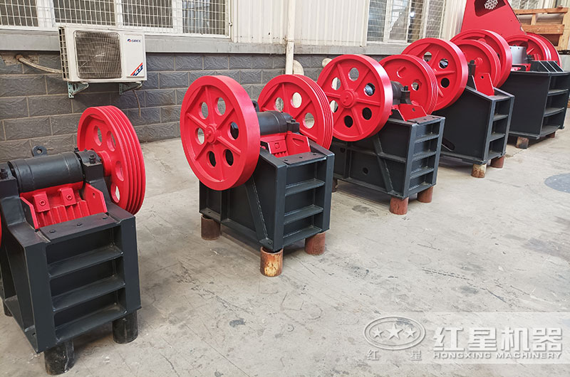 顎式礦石粉碎機(jī)圖片