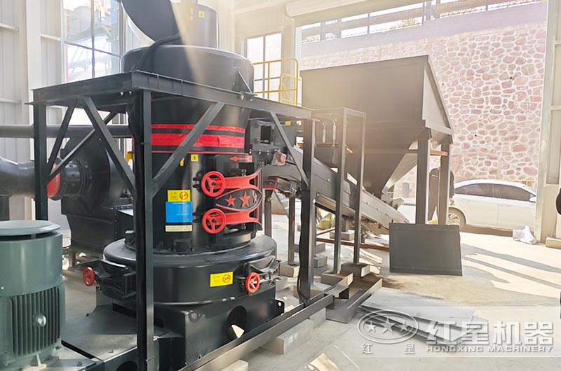 方解石磨粉機工作現場圖片