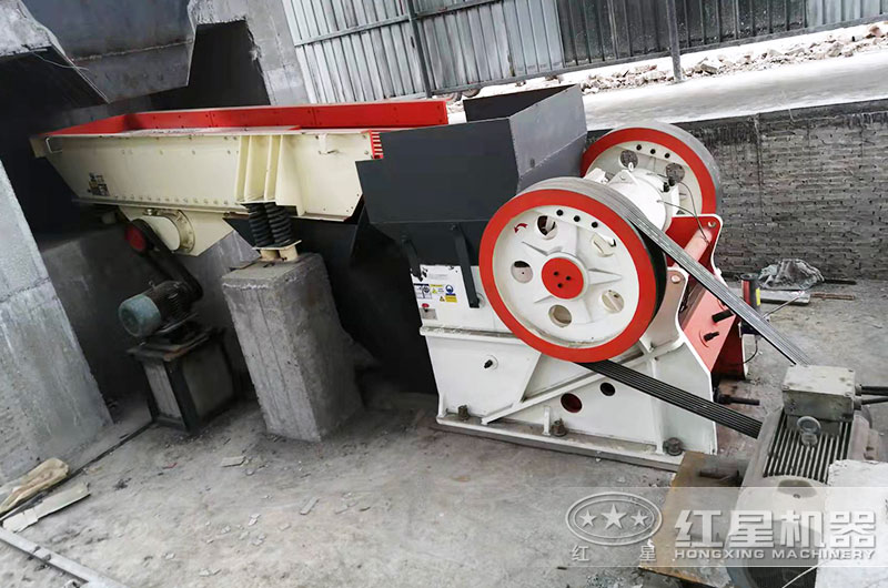 時產300噸石料破碎機生產線配置_多少錢？